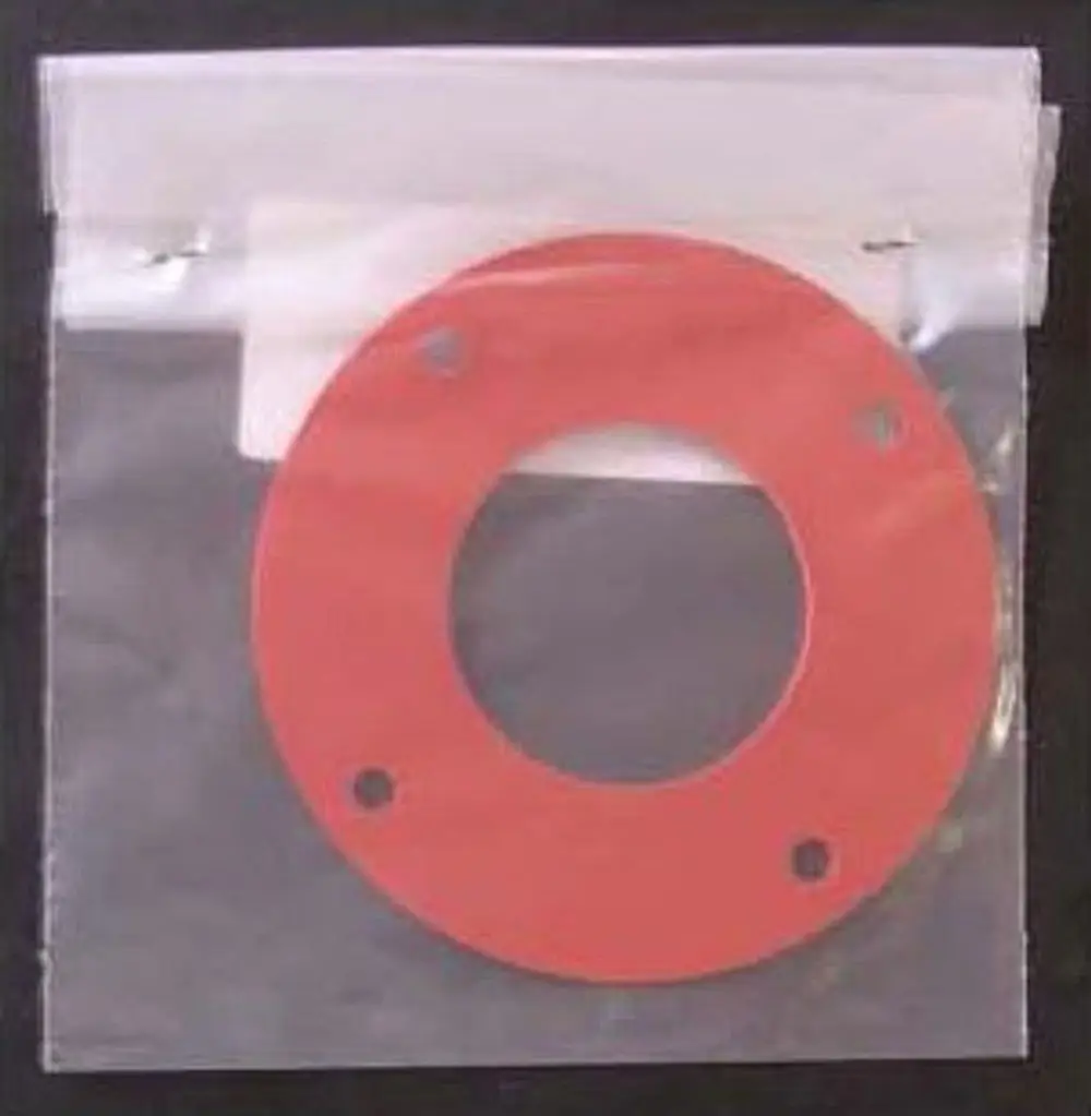 Rote Dichtung in durchsichtiger Verpackung, geeignet für rechteckige Anwendung. Möglicherweise Teil eines Remeha Brenner-Lüfters.